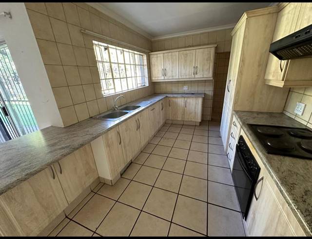 3 BEDROOM PROPERTY TO RENT IN GLEN MARAIS